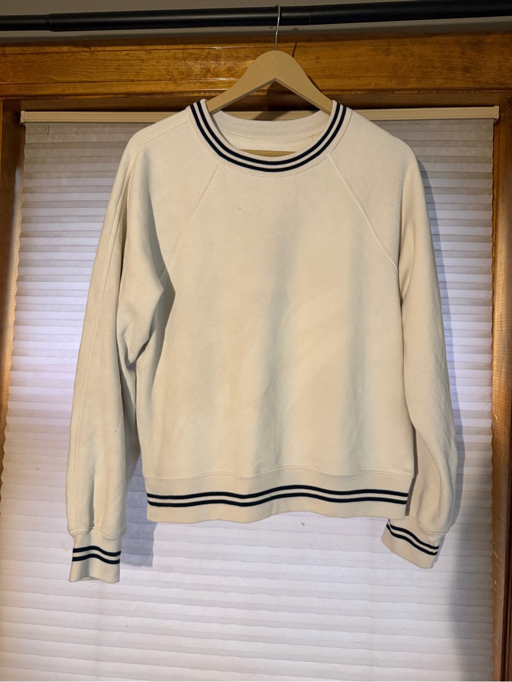Abercrombie & Fitch white crewneck sweatshirt with black stripes S 0280
